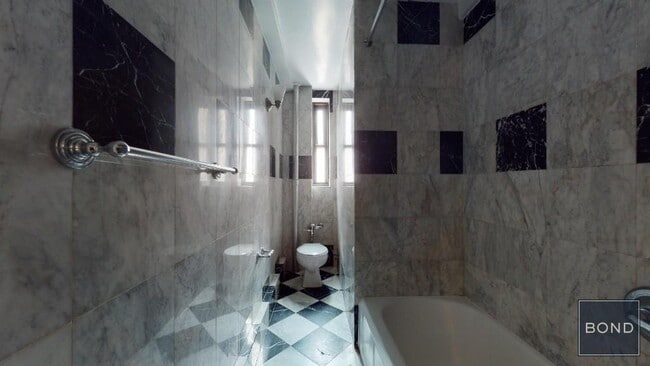 Building Photo - 141 E 56th St