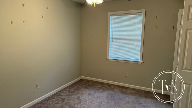 Building Photo - RATE DROP ALERT! (was $1800/month)