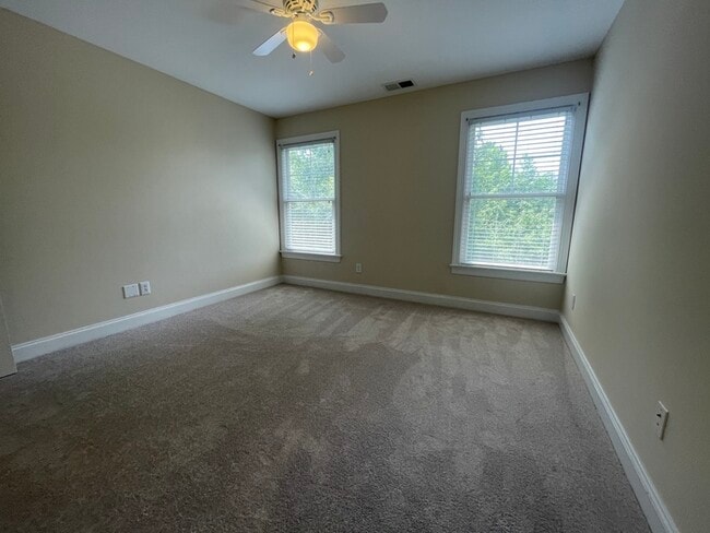 Building Photo - 102 LittleBranch Trail