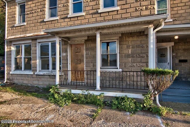 Building Photo - 511 N Main St