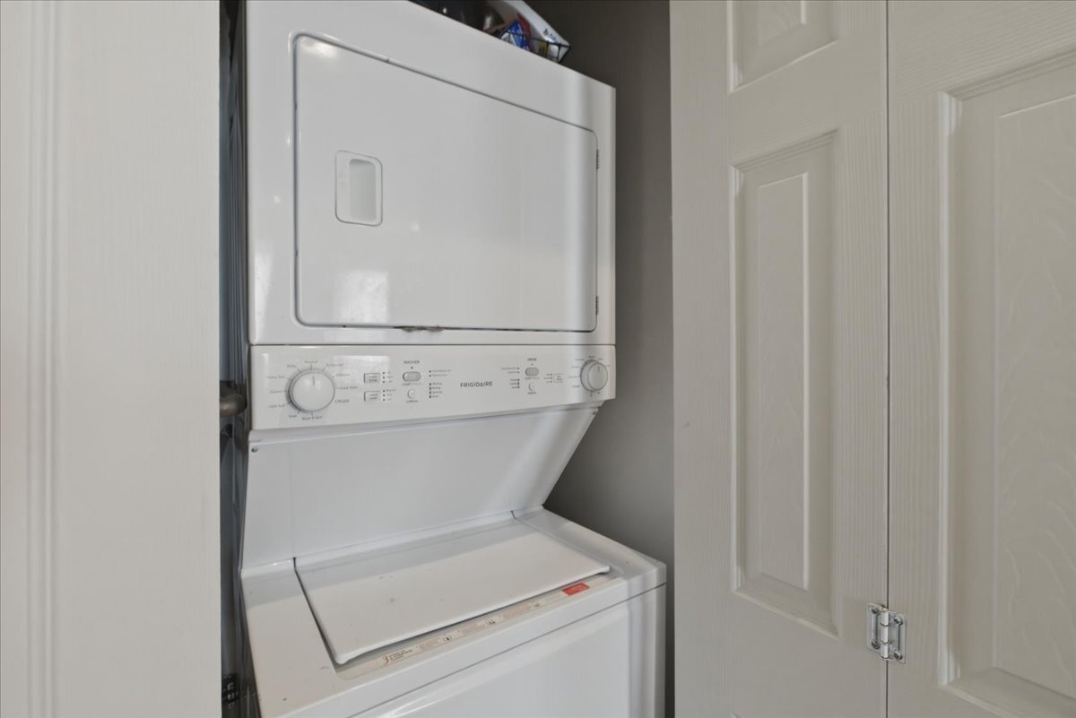 Building Photo - 1656 W Cortland St