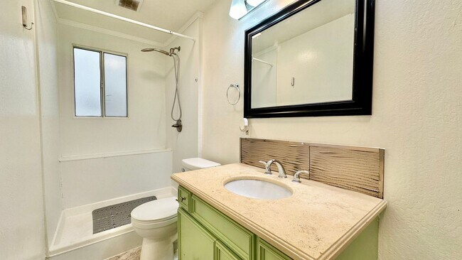 Building Photo - Sweet ground floor 1 Bedroom with a Sunny Wrap Around Deck and In-Unit Washer & Dryer