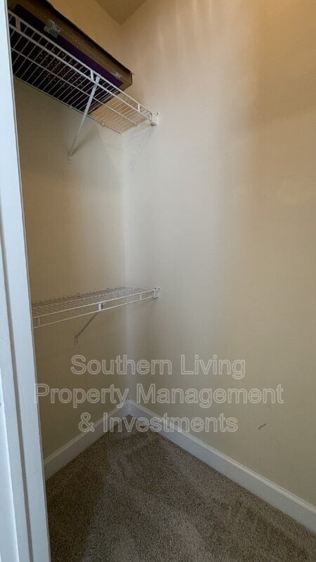 Building Photo - 127 S Sycamore St