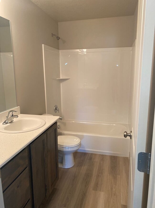 Building Photo - 3 bed 2.5 bath in  Townhome Spanish Fork