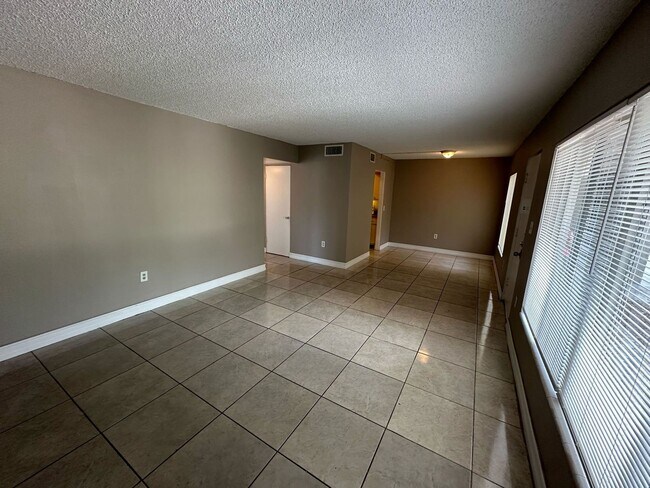 Building Photo - FAST APPROVAL !  1 bed 1 bath at green tee...