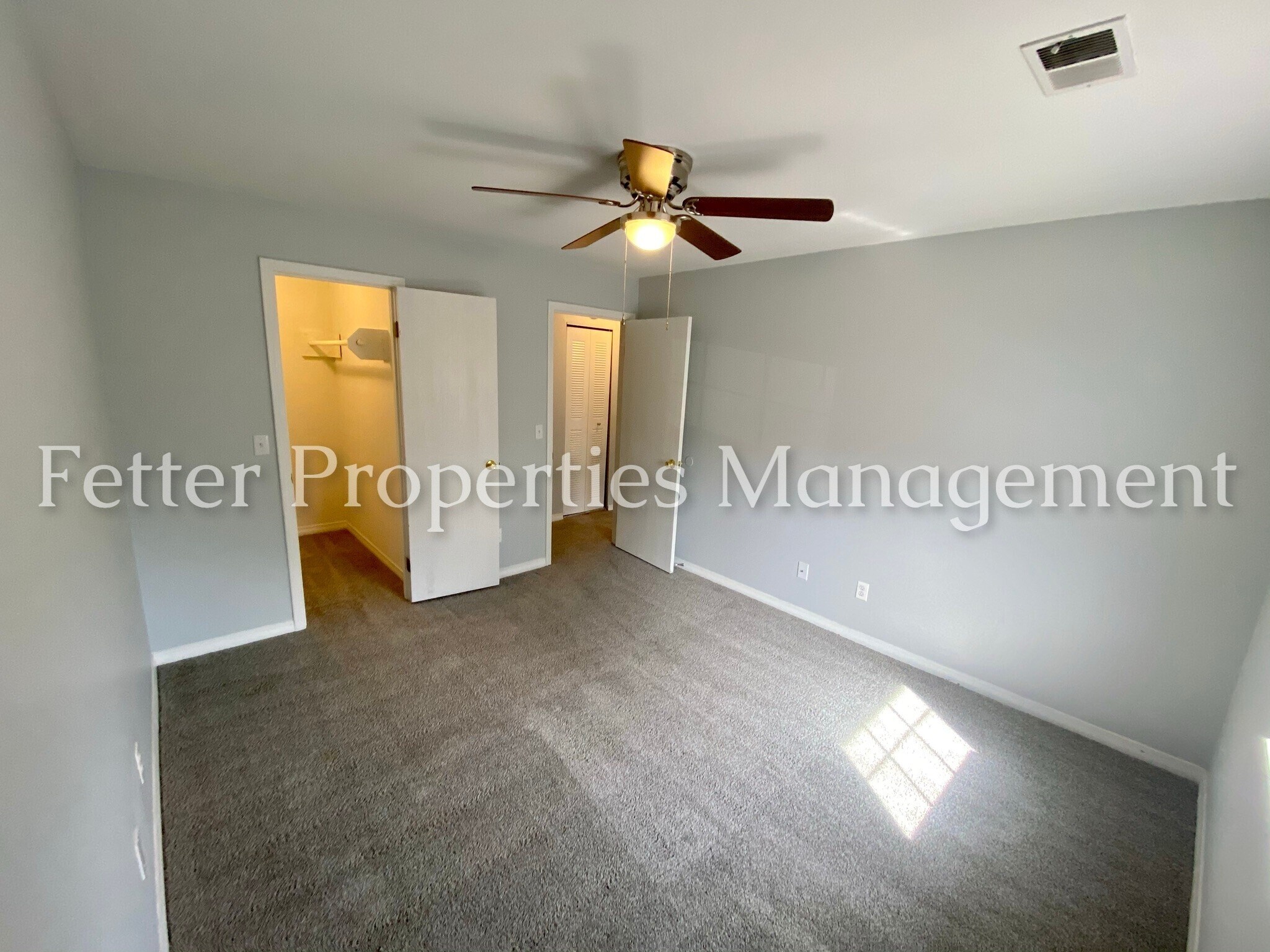 Building Photo - 5680 Kenwood Dr