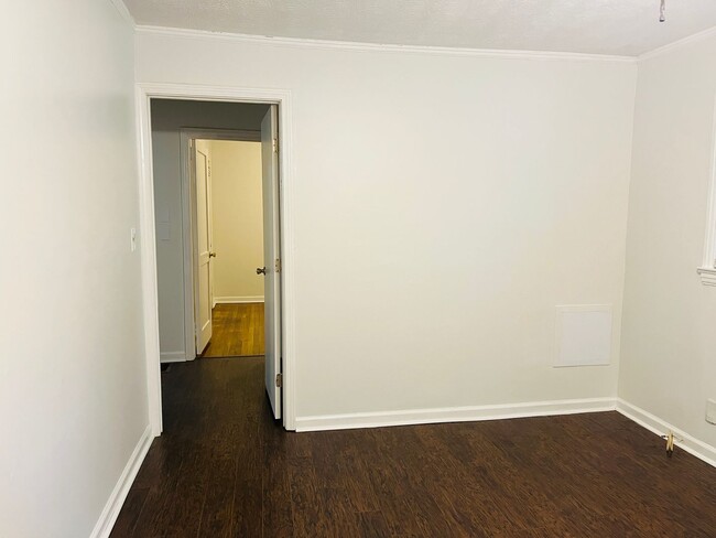 Building Photo - 3 bedroom, 1.5 all brick ranch with 2 car ...