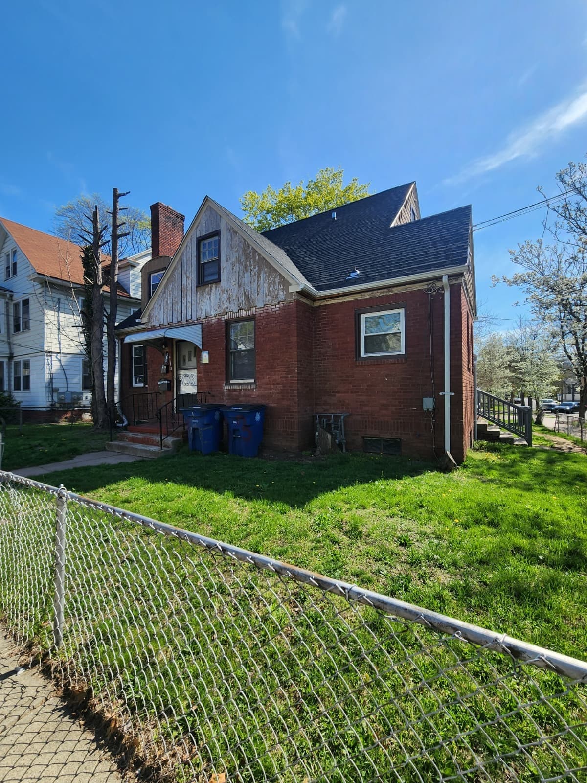 Building Photo - 383 Newhall St