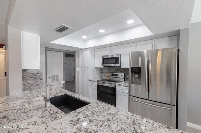 Building Photo - 1224 E Campus Dr