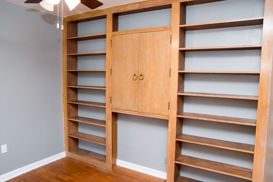 Building Photo - 1223 Greenbrier Rd