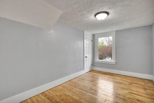 Building Photo - 1136 W Allegan St