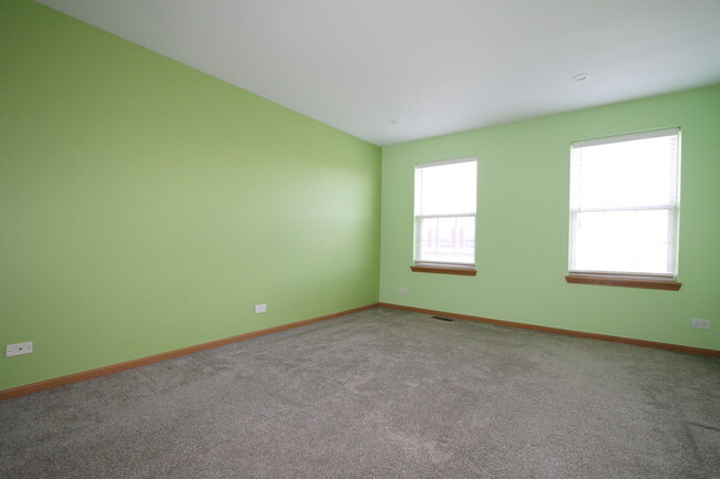 Building Photo - 2534 Hillsboro Blvd
