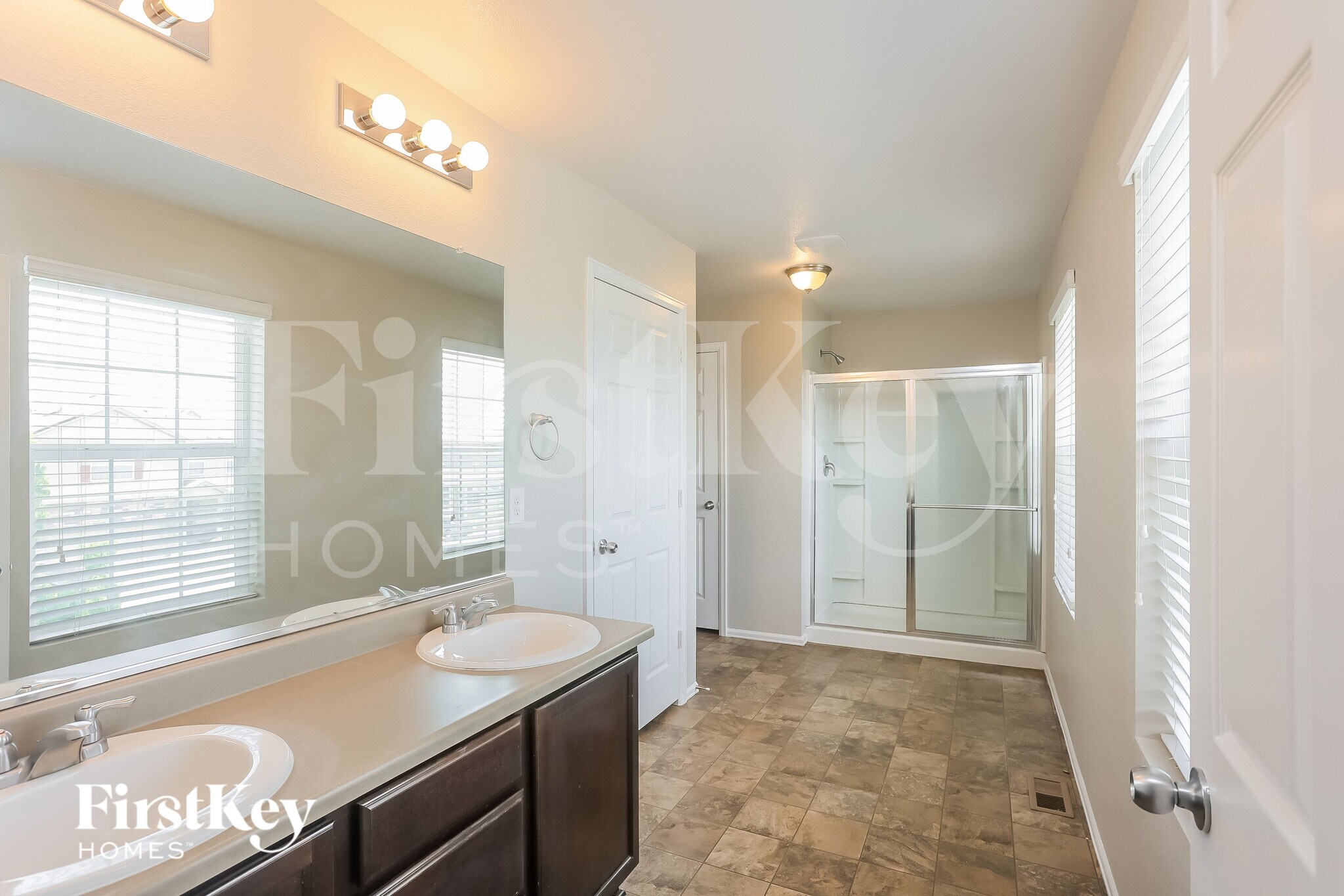 Building Photo - 6463 N Ensenada Ct