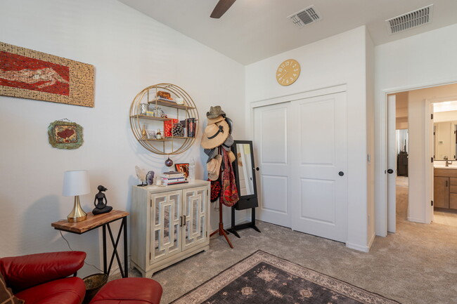 Building Photo - 2629 S Equestrian Dr