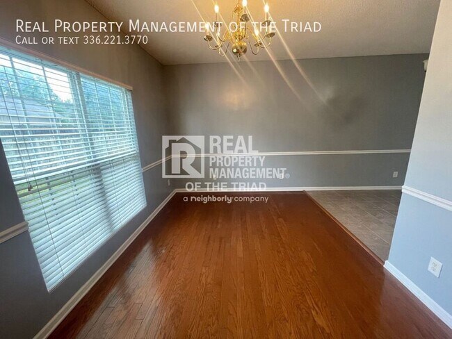 Building Photo - 3 Bedroom/ 2.5 Bath in Whitsett