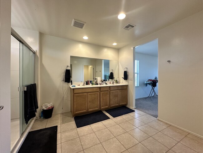 Building Photo - 7022 E Calle Arco Iris