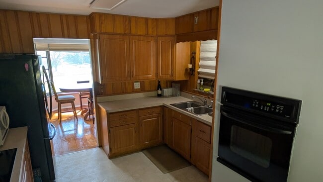 Building Photo - 5720 Old Pfeiffer Ln