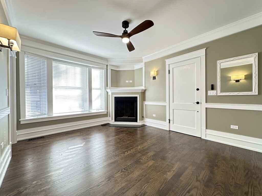 Building Photo - 1410 W Cornelia Ave