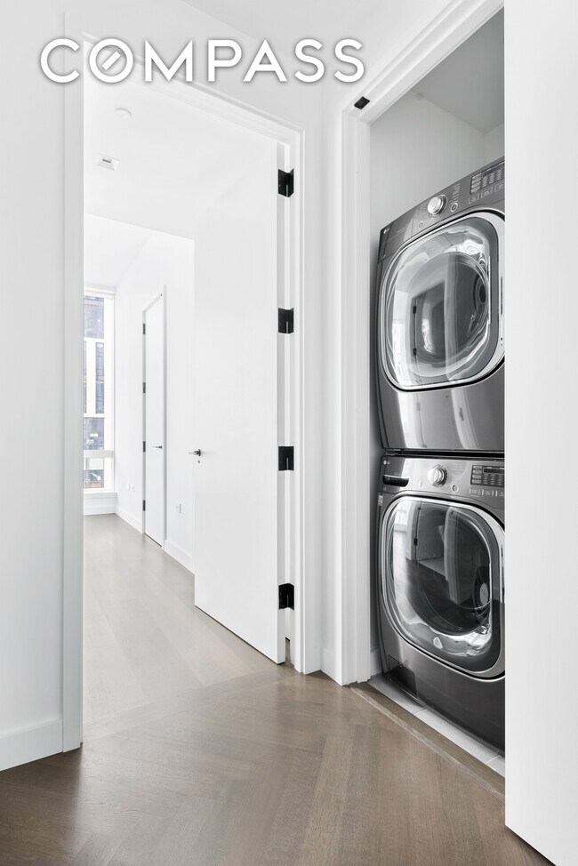 Building Photo - 111 Murray St