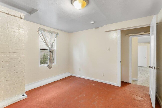 Building Photo - 1809 38th Ave