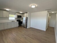Building Photo - 5841 SW 36th Ct