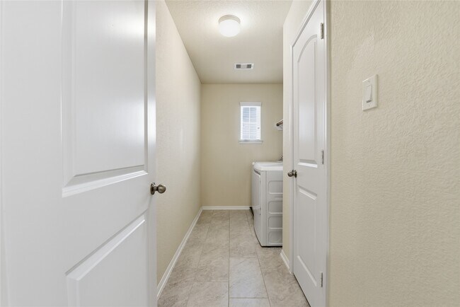 Building Photo - 5102 Brookshire Pass Dr