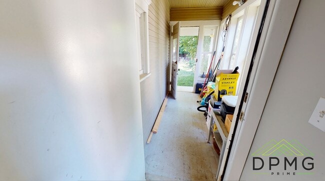 Building Photo - 132 S Clemens Ave