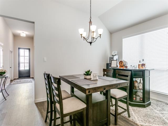 Building Photo - 915 Uplands Dr
