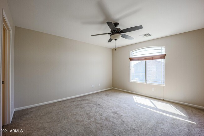Building Photo - 10938 W Meadowbrook Ave
