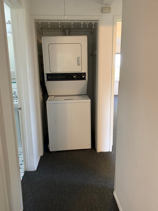Washer/Dryer in unit - 1827 18th St