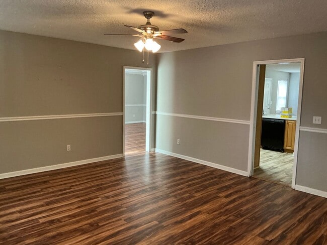 Building Photo - 1414 Jane St