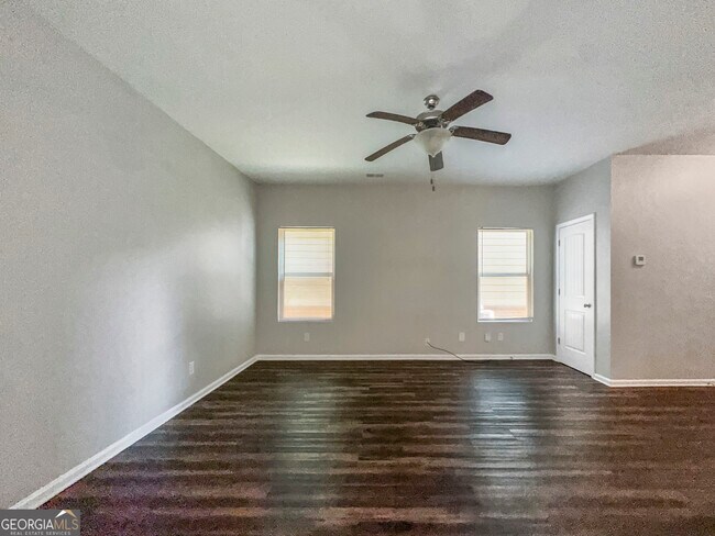 Building Photo - 212 Daisy Cir
