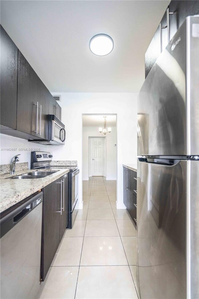 Building Photo - 1940 Biarritz Dr