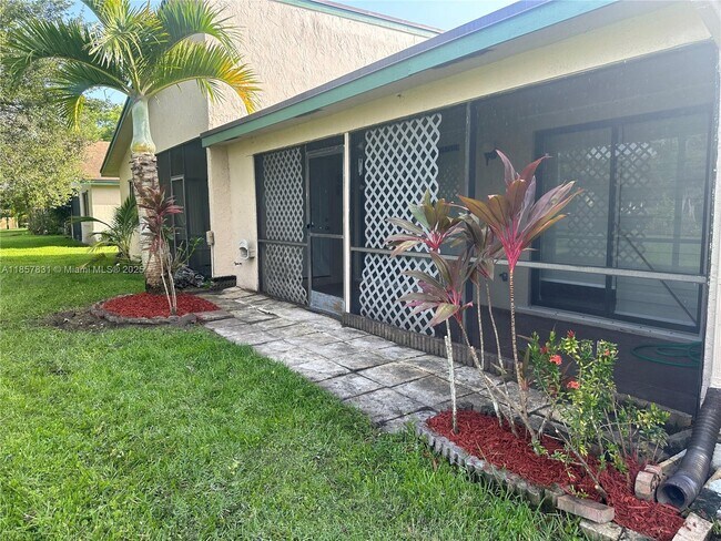 Building Photo - 458 Lakeview Dr