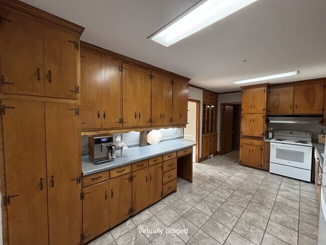 Building Photo - HUGE House near Athens Tech FOR RENT