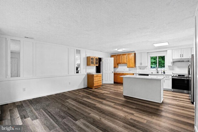 Building Photo - 21465 Indian Bridge Rd