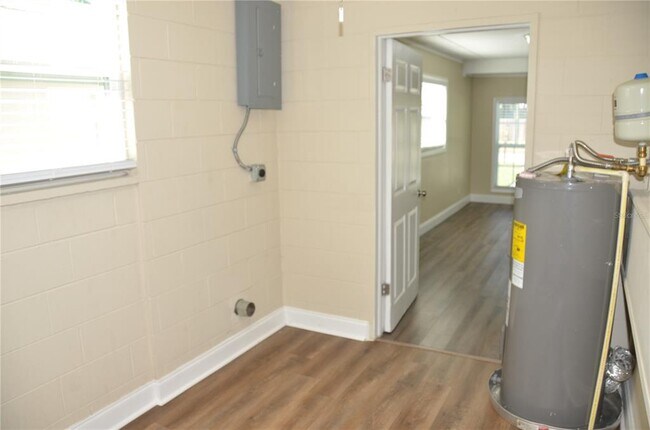 Building Photo - 1108 Flamingo Dr