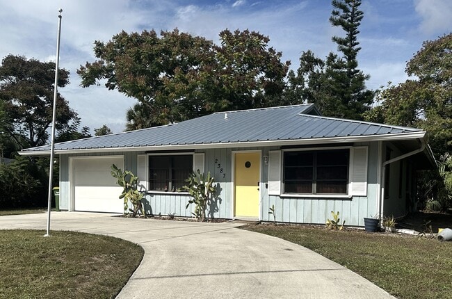 Building Photo - 2387 Datura St