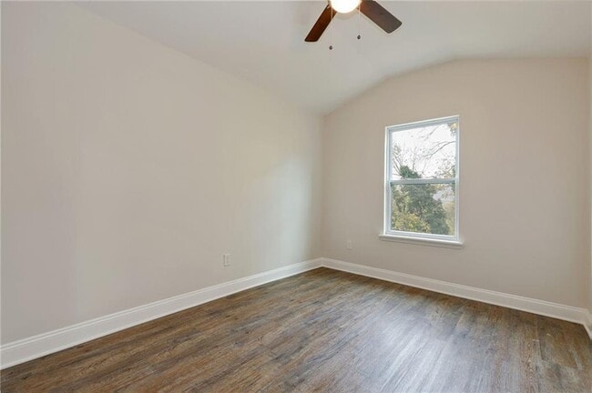 Building Photo - 104 Klassing St SW