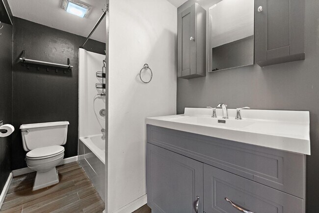 Building Photo - 767-1 Heritage Rd