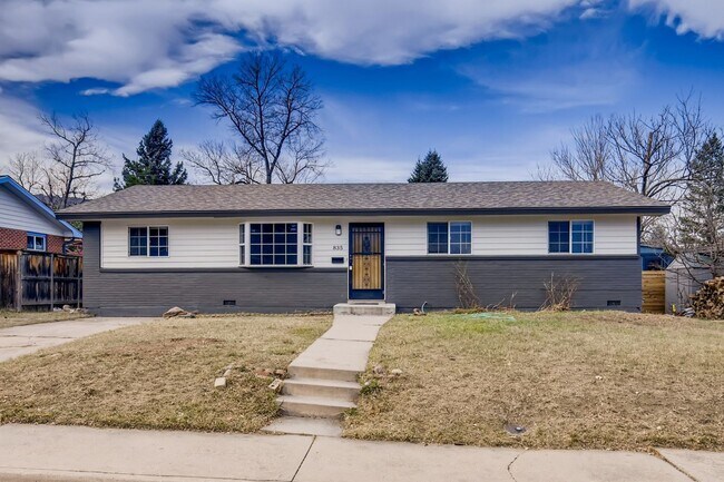 Building Photo - Recently Remodeled 4 bedroom, 2 bath Ranch Style Boulder House