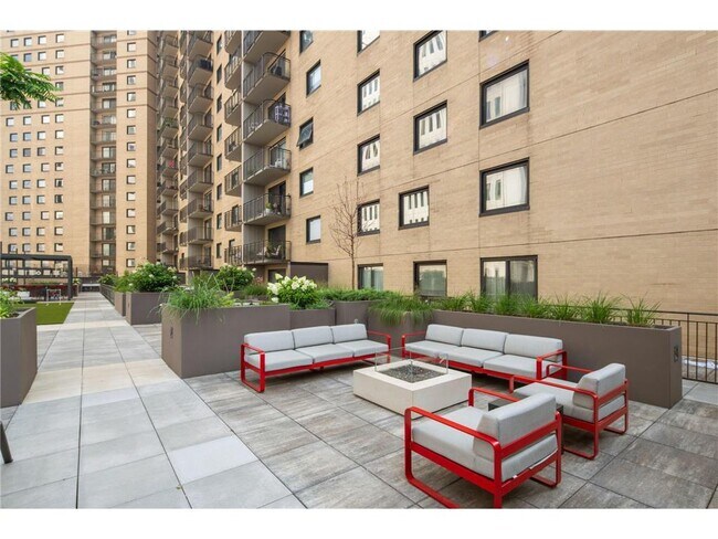 Building Photo - 121 Washington Ave S