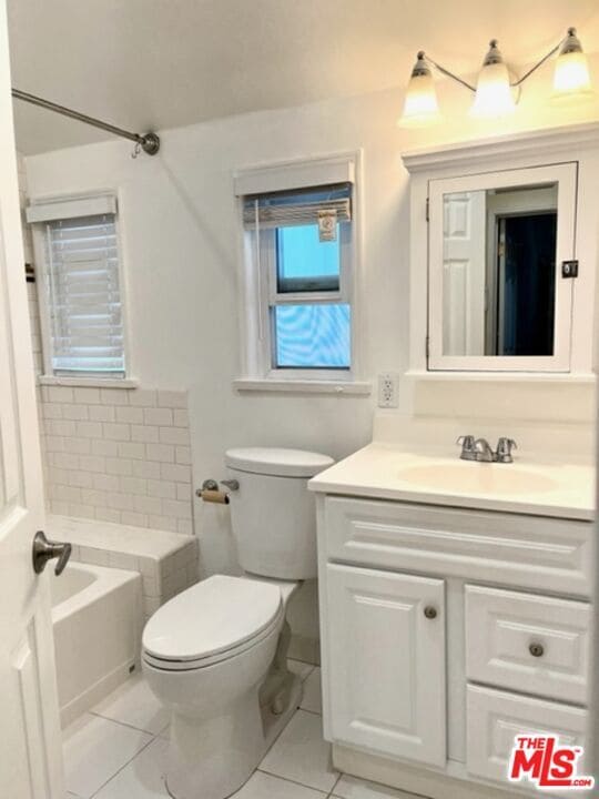 Building Photo - 1727 1/2 Malcolm Ave