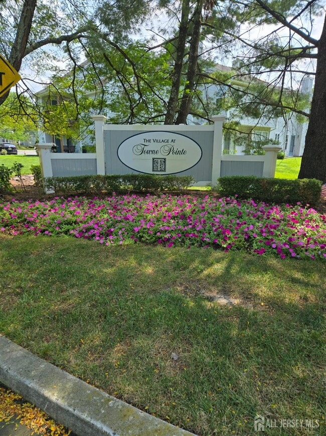 Primary Photo - 127 Wellington Ct