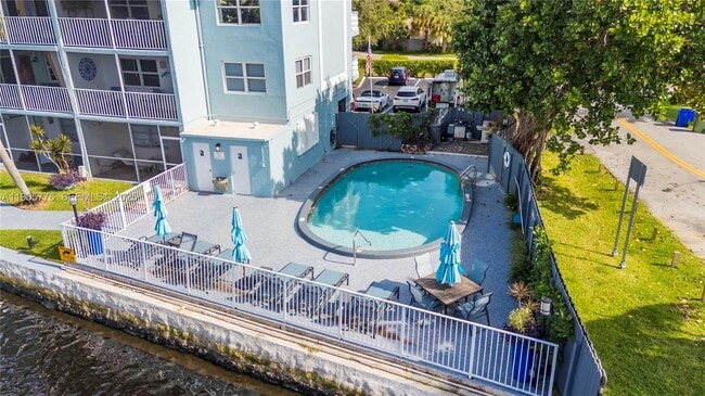 Building Photo - 801 NE 18th Ct