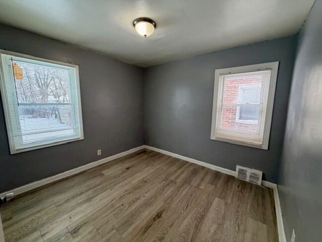 Building Photo - 3-Bedroom Section 8 Welcome