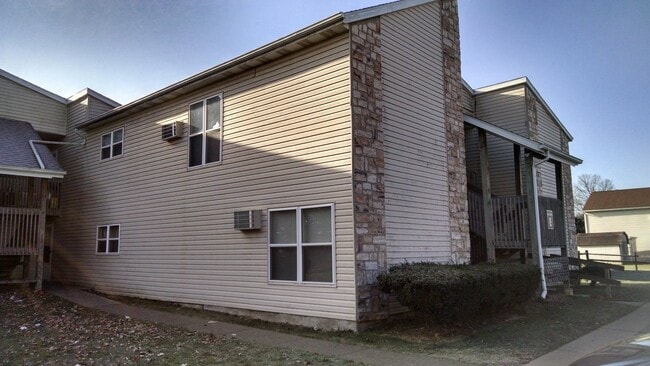 Building Photo - 170 E 2nd St