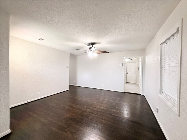 Primary Photo - 1511 Avenue E