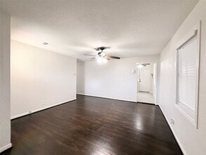 Building Photo - 1511 Avenue E