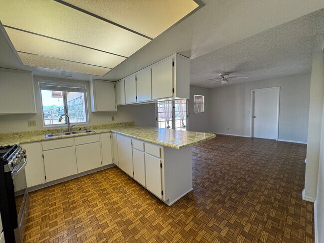 Building Photo - 3BR 2Ba home w/Large Fenced yard with RV g...